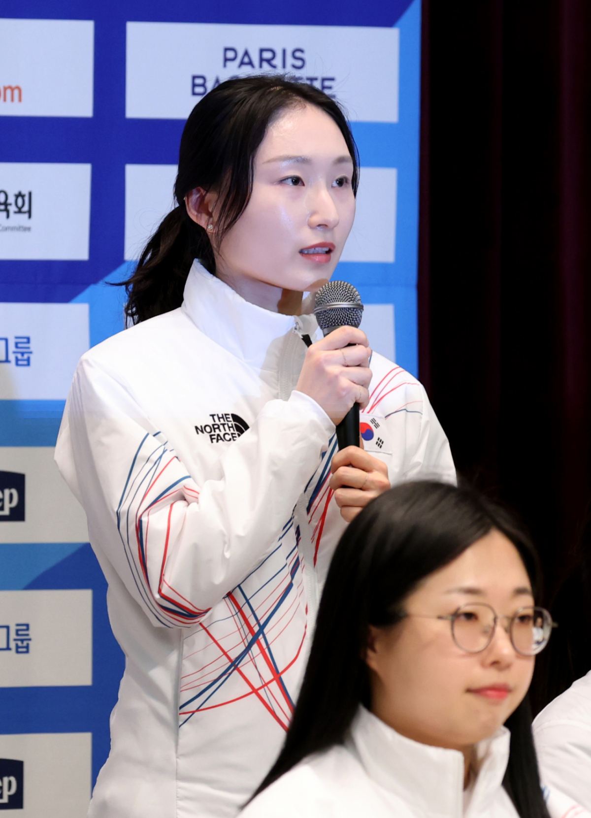 쇼트트랙 최민정이 7일 진천국가대표훈련장에서 열린 2026 밀라노-코르티나 동계올림픽대회 d-30 미디어데이에서 기자들의 질문에 답하고 있다. 2026.01.07. 쇼트트랙 최민정이 7일 진천국가대표훈련장에서 열린 2026 밀라노-코르티나 동계올림픽대회 d-30 미디어데이에서 기자들의 질문에 답하고 있다. 2026.01.07. /사진=강영조 cameratalks@