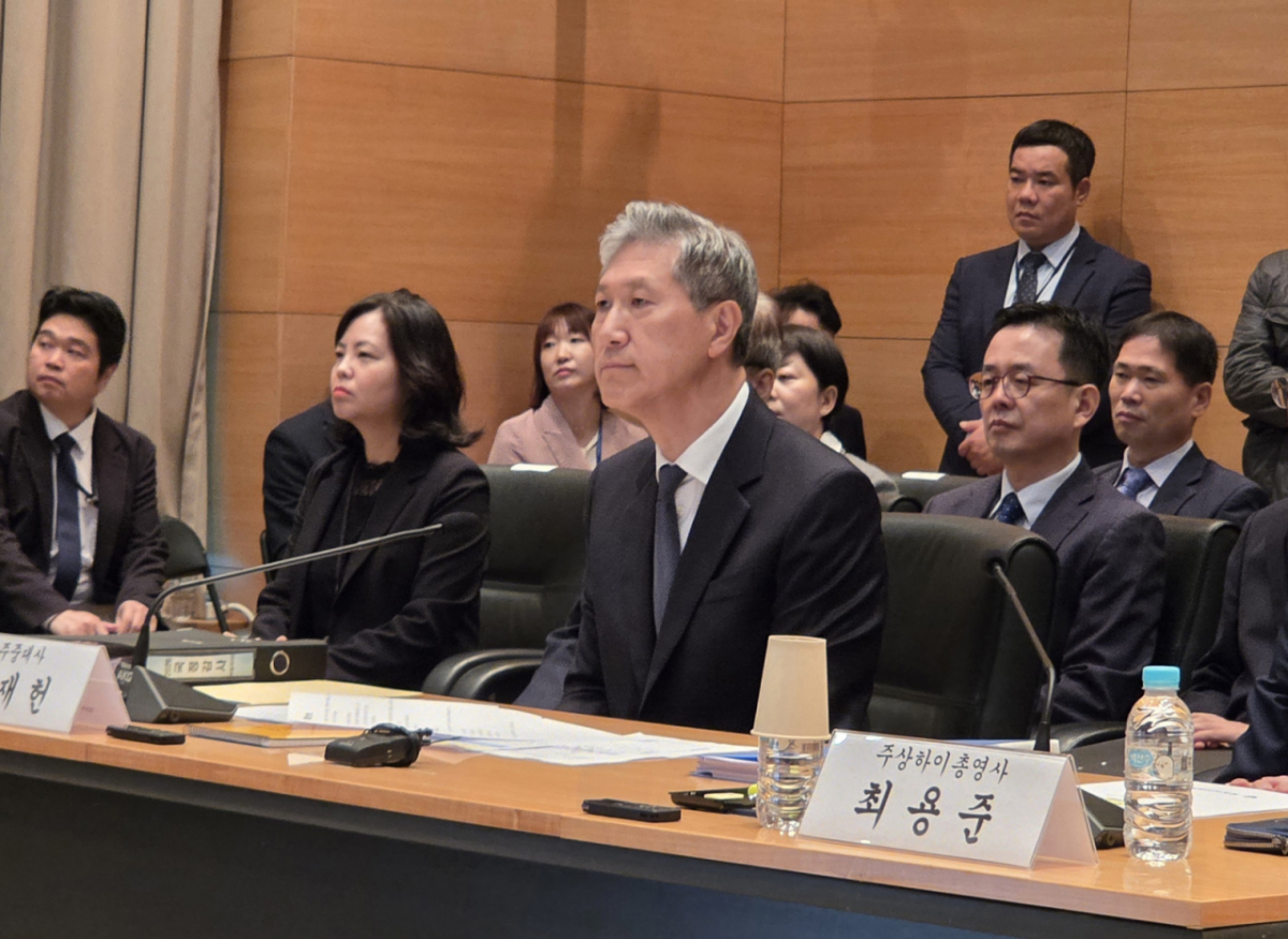 [베이징=뉴시스] 박정규 특파원 = 노재헌 주중국대사가 20일 중국 베이징 주중대사관에서 열린 국회 외교통일위원회 국정감사에 참석해 의원들의 발언을 듣고 있다. 2026.10.20