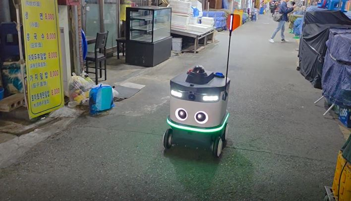 안양중앙시장에 도입하는 'AI 순찰로봇'./사진제공=안양시