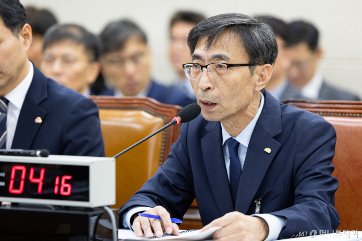 (서울=뉴스1) 유승관 기자 = 김현준 한국사회보장정보원장이 28일 서울 여의도 국회에서 열린 보건복지위원회의 한국사회보장정보원 등에 대한 국정감사에서 의원 질의에 답하고 있다. 2025.10.28/뉴스1 Copyright © 뉴스1. All rights reserved. 무단 전재 및 재배포, AI학습 이용 금지. /사진=(서울=뉴스1) 유승관 기자