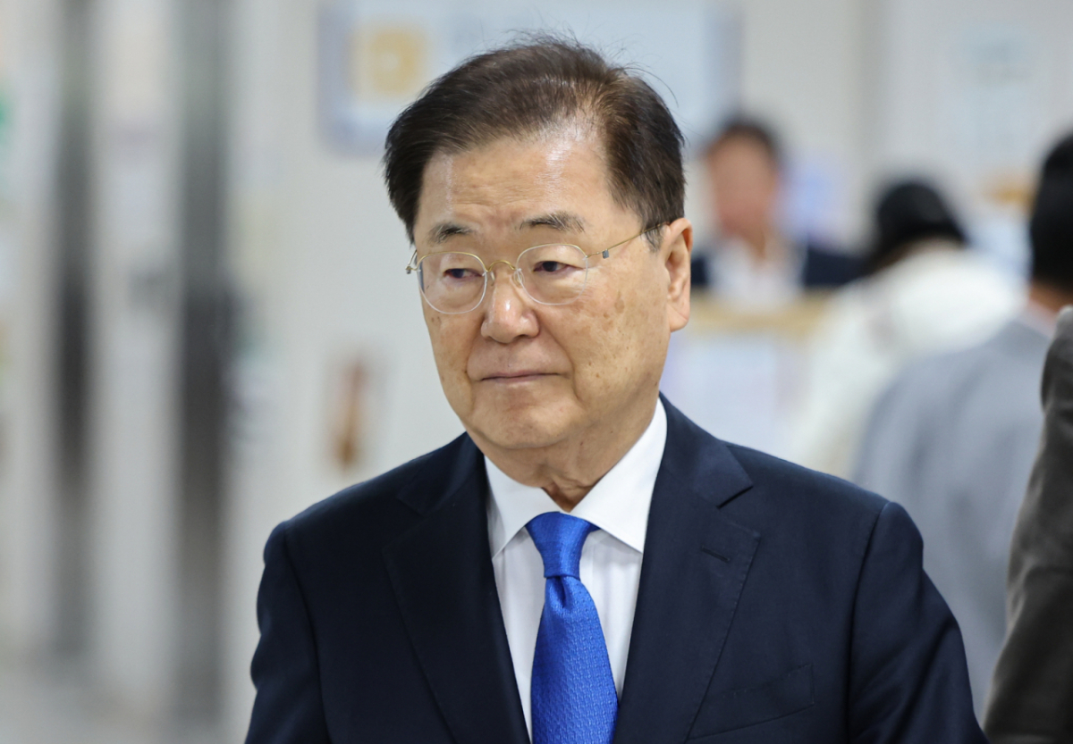 '탈북 어민 강제 북송' 혐의로 기소된 정의용 전 청와대 국가안보실장이 21일 오후 서울 서초구 서울고등법원에서 열린 국가정보원법 위반 항소심 선고 공판에 출석하고 있다./사진=뉴스1