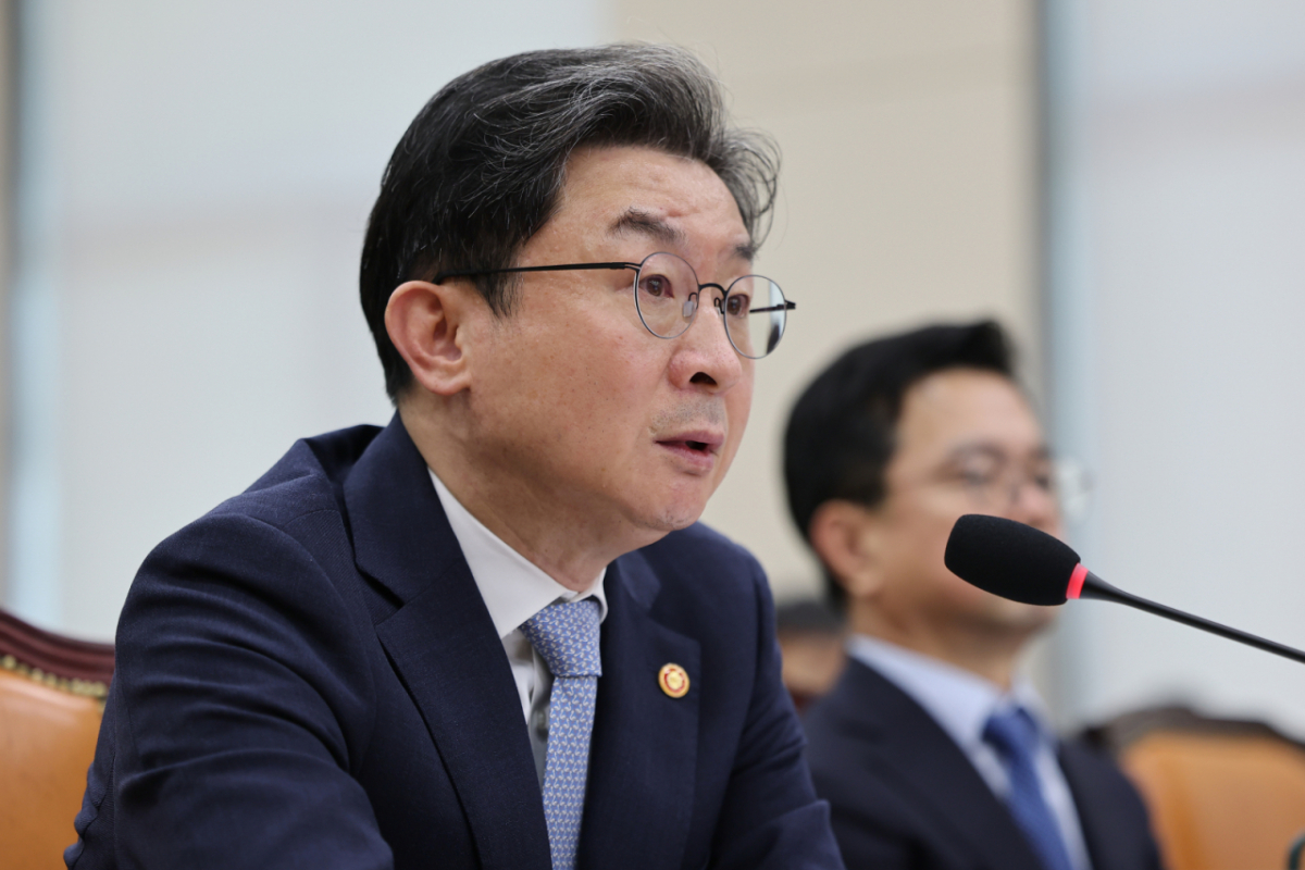 Lee Eui-won, Chair of the Financial Services Commission, attends the National Audit by the Committee on Political Affairs held at the Seoul Yeouido National Assembly on the 8th to answer questions from lawmakers. October 8, 2026 / NEWS1