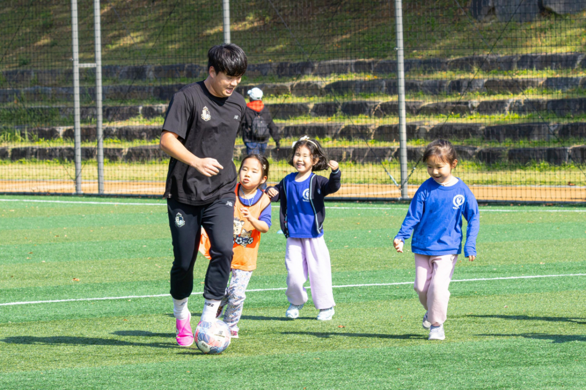 재한몽골학교와 함께한 동행 페스티벌 축구 클리닉 현장. /사진=서울 이랜드 제공