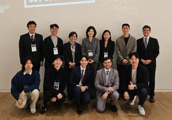 21일 서울 종로구 주한스위스대사관에서 열린 '서울-바젤 이노베이션 네트워킹' 행사 참가자들이 기념촬영하고 있다./사진제공=주한스위스대사관