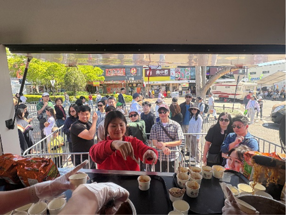 View of the waiting line seen from inside Nongshim's ramen food truck participating in the Granny Smith Festival held in Eastwood, Sydney, Australia. /Photo provided by=Nongshim Australia