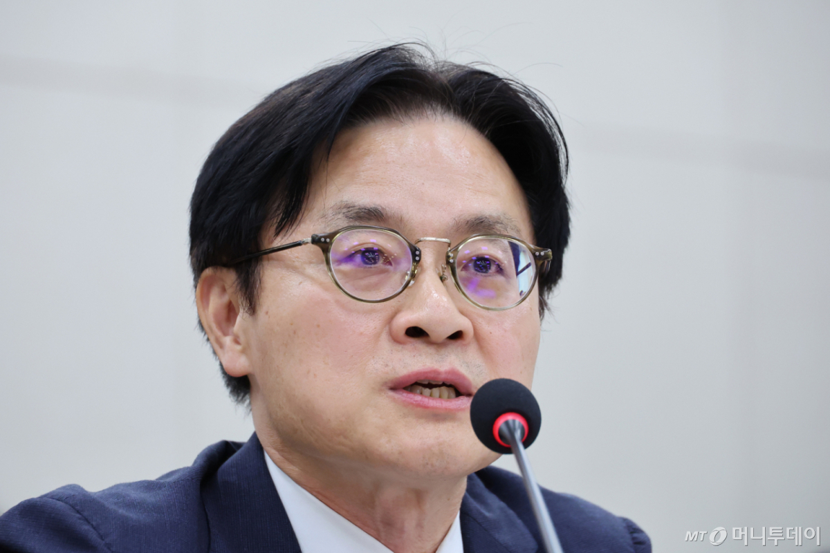(서울=뉴스1) 신웅수 기자 = 김정관 산업통상부 장관이 22일 서울 여의도 국회에서 열린 산업통상자원중소벤처기업위원회의 산업통상부 등에 대한 종합감사에서 의원 질의에 답변하고 있다. 2026.10.22/뉴스1 Copyright © 뉴스1. All rights reserved. 무단 전재 및 재배포, AI학습 이용 금지. /사진=(서울=뉴스1) 신웅수 기자