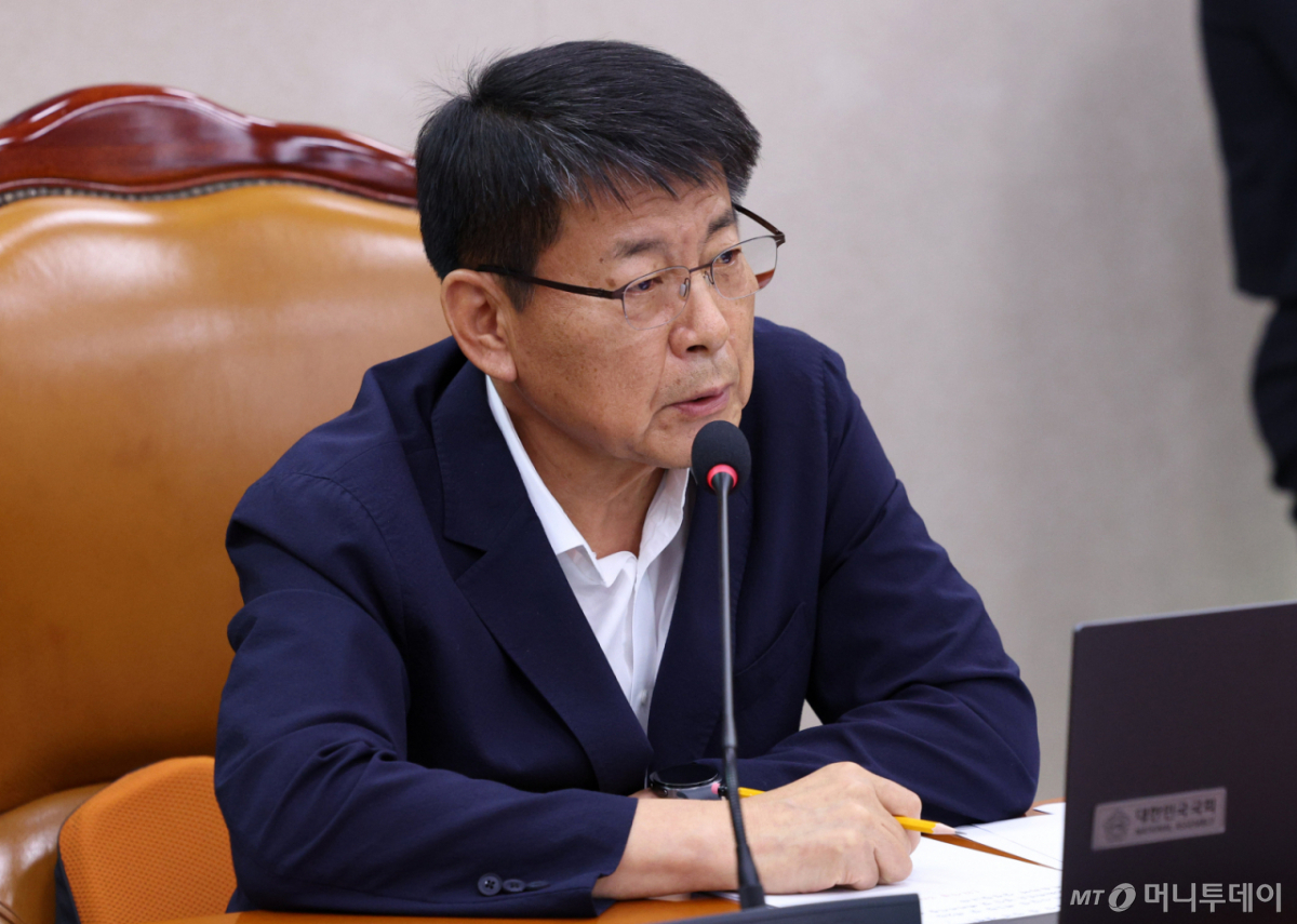 [서울=뉴시스] 고범준 기자 = 서삼석 국회 농림축산식품해양수산위원회 위원장이 2일 서울 여의도 국회에서 열린 농림축산식품해양수산위원회 전체회의에서 발언하고 있다. 2026.09.02. bjko@newsis.com /사진=고범준