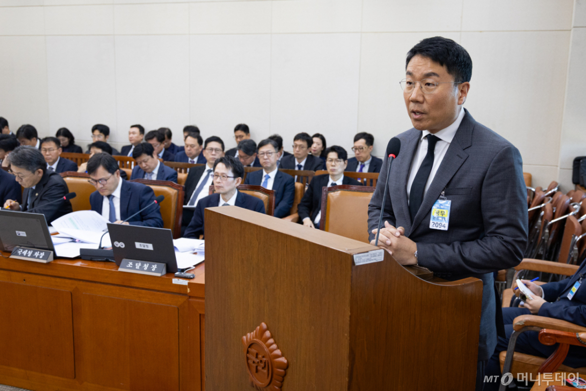 Yoon Gu, President of Google Korea, testifies as a general witness in response to questions from lawmakers during the comprehensive audit of the Ministry of Economy and Finance and other agencies by the Committee on Economy and Planning at the National Assembly in Yeouido, Seoul, Oct. 22. / NEWS1