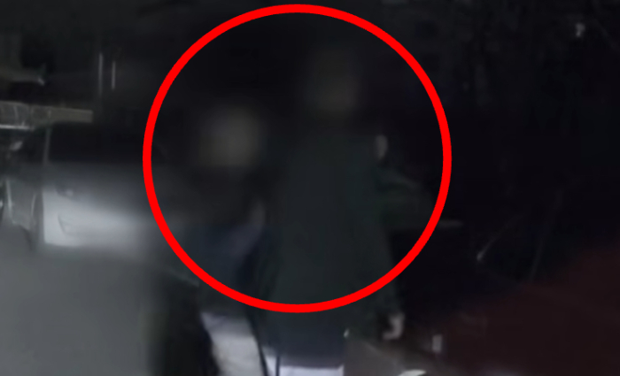 50대 택시기사가 외국인 남성의 불법 '콜뛰기' 영업을 제지하다 폭행당한 사건이 발생했다. 남성은 기사가 의식을 잃고 쓰러진 뒤에도 폭행을 이어갔다. /사진=JTBC '사건반장'