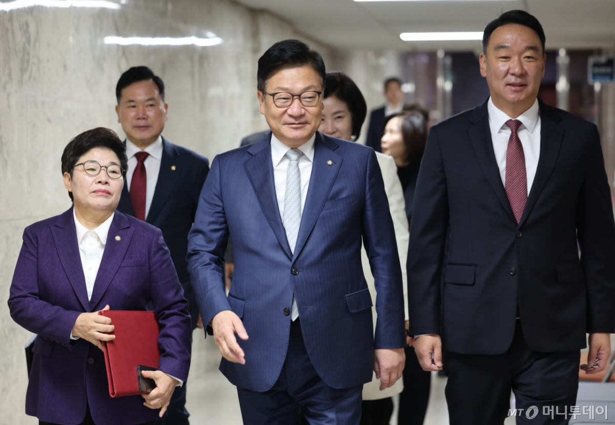 (서울=뉴스1) 황기선 기자 = 정점식 국민의힘 원내대표가 23일 오전 서울 여의도 국회에서 열린 국정감사대책회의에 참석하고 있다. 2026.10.23/뉴스1 Copyright © 뉴스1. All rights reserved. 무단 전재 및 재배포, AI학습 이용 금지. /사진=(서울=뉴스1) 황기선 기자