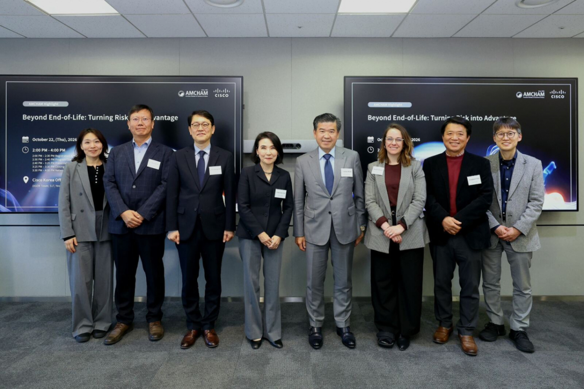 주한미국상공회의소(암참)는 지난 22일 서울 삼성동 시스코코리아 사무실에서 시스코와 함께 노후 IT 시스템의 위험과 대응 전략을 주제로 비공개 간담회를 열었다고 23일 밝혔다. 한국인터넷진흥원(KISA)과 주요 산업계 관계자들이 참석했다./사진제공=주한미국상공회의소