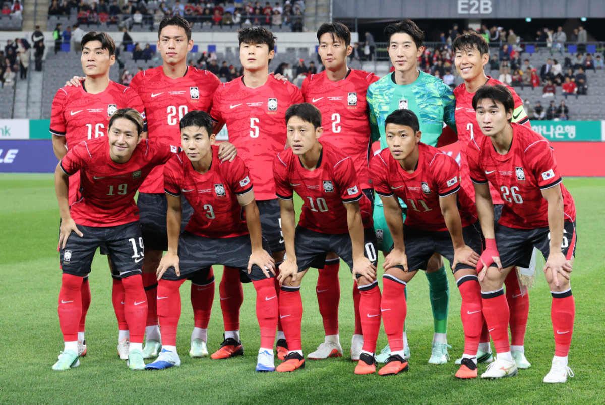 대한민국 축국구가대표팀이 6일 경기도 용인미르스타디움에서 우즈베키스탄과 친선경기를 열었다. 손흥민을 비롯한 베스트 11이 기념촬영을 하고 있다. /사진=김진경 kim.jinkyung@