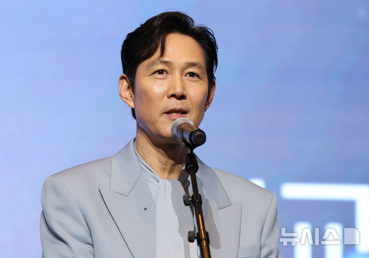 배우 이정재가 최대주주인 연예기획사 아티스트컴퍼니가 6억8000만원대 업무상 배임 혐의로 전직 임원 등 5명을 경찰에 고소했다. 이정재 자료사진./사진=뉴시스
