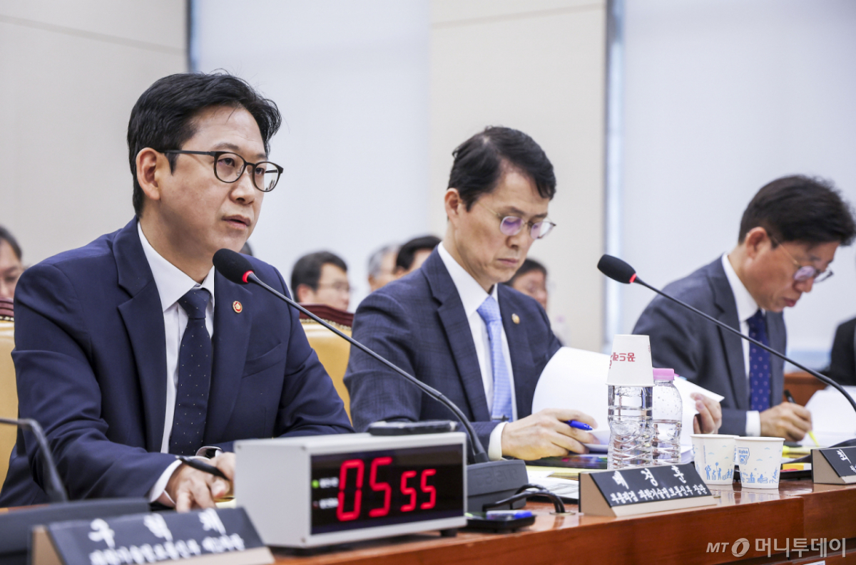 배경훈 부총리 겸 과학기술정보통신부 장관이 23일 서울 여의도 국회에서 열린 과학기술정보방송통신위원회의 종합감사에서 질문에 답하고 있다. /사진=뉴시스
