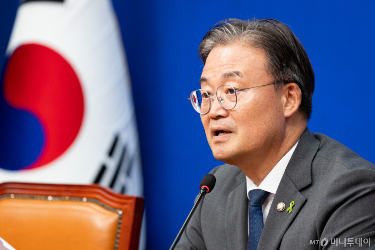 이연희 더불어민주당 전당대회준비위원회 대변인이 지난 7월 서울 여의도 국회에서 이날 열린 전당대회준비위원회 전체회의 결과를 브리핑하고 있다./사진=뉴스1