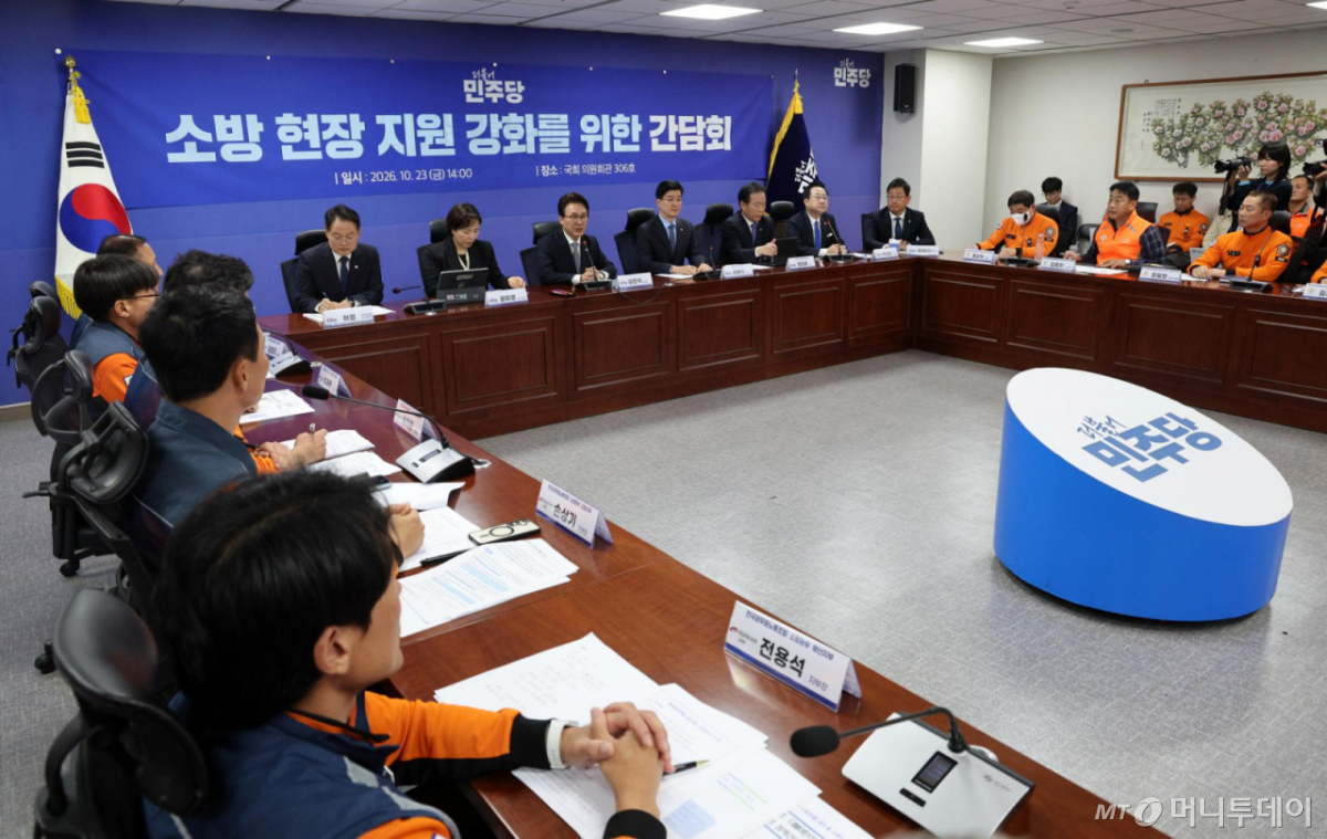 김민석 더불어민주당 대표가 23일 서울 여의도 국회 의원회관에서 열린 소방 현장 지원 강화를 위한 간담회에서 발언하고 있다. /사진=뉴시스
