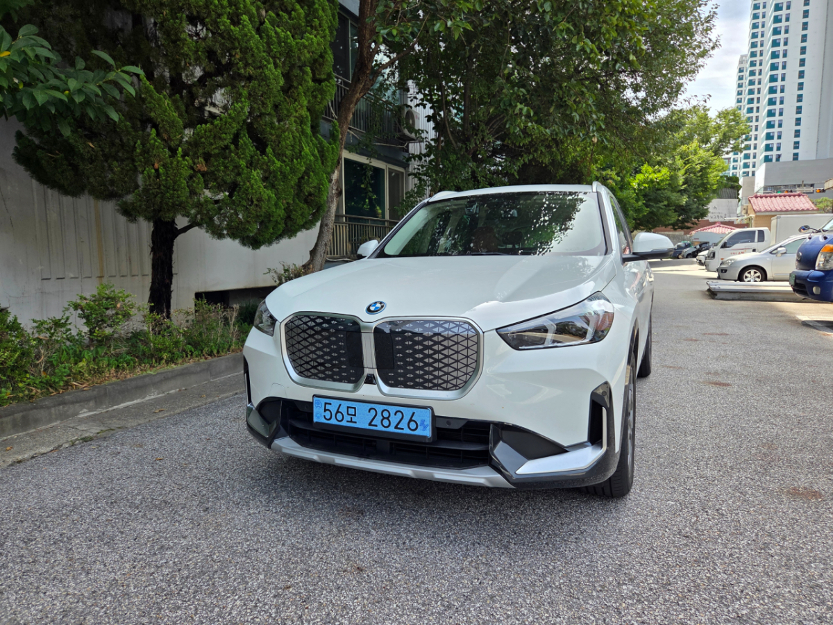 몸집은 작게, 재미는 크게…전비까지 챙긴 BMW iX1[시승기]