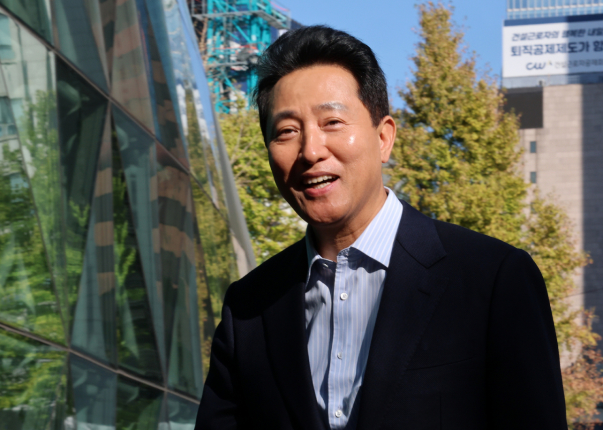'여론조사비 대납' 의혹으로 기소돼 2심에서 무죄를 선고 받은 오세훈 서울시장이 23일 오후 중구 서울시청으로 향하고 있다./사진=뉴스1