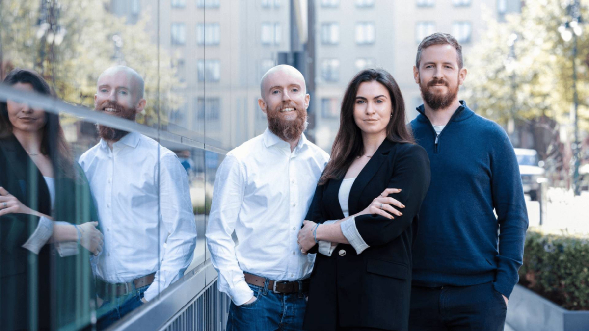 EstateMin co-founders, including CEO Isabella Hughes (center) /Photo=EstateMin
