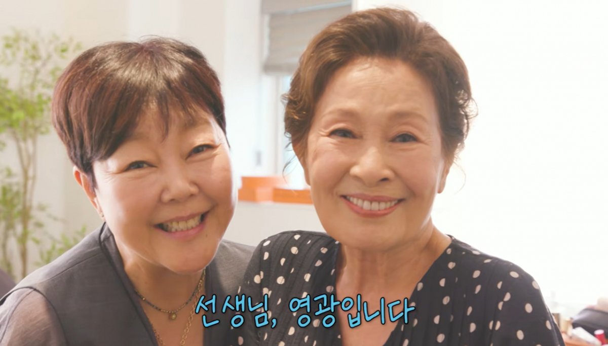 메이크업 아티스트 이경민의 유튜브 채널 '안녕~모두의 경민 언니예요'에 배우 김혜자가 등장했다./사진=유튜브 캡처