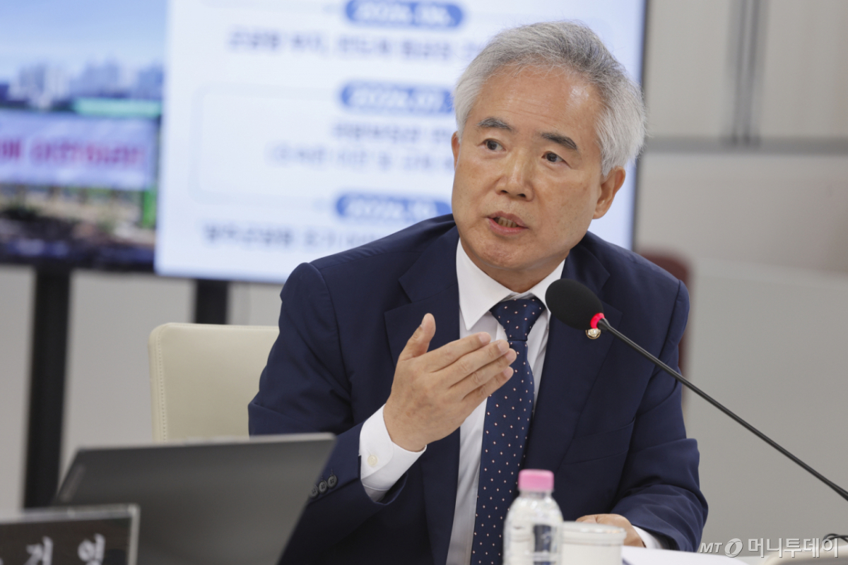 (광주=뉴스1) 김태성 기자 = 양부남 더불어민주당 의원(전남광주 서구을)이 22일 전남광주통합특별시 광주청사 중회의실에서 열린 국회 행정안전위원회 국정 감사에서 질의하고 있다. 2026.10.22/뉴스1  Copyright © 뉴스1. All rights reserved. 무단 전재 및 재배포,  AI학습 이용 금지. /사진=(광주=뉴스1) 김태성 기자