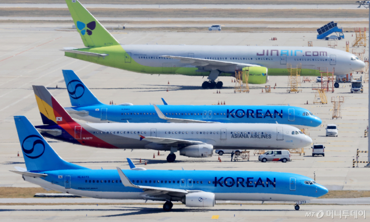 (인천공항=뉴스1) 이호윤 기자 = 7일 인천국제공항 계류장에서 항공기들이 대기하고 있다. 2026.4.7/뉴스1 Copyright © 뉴스1. All rights reserved. 무단 전재 및 재배포, AI학습 이용 금지. /사진=(인천공항=뉴스1) 이호윤 기자