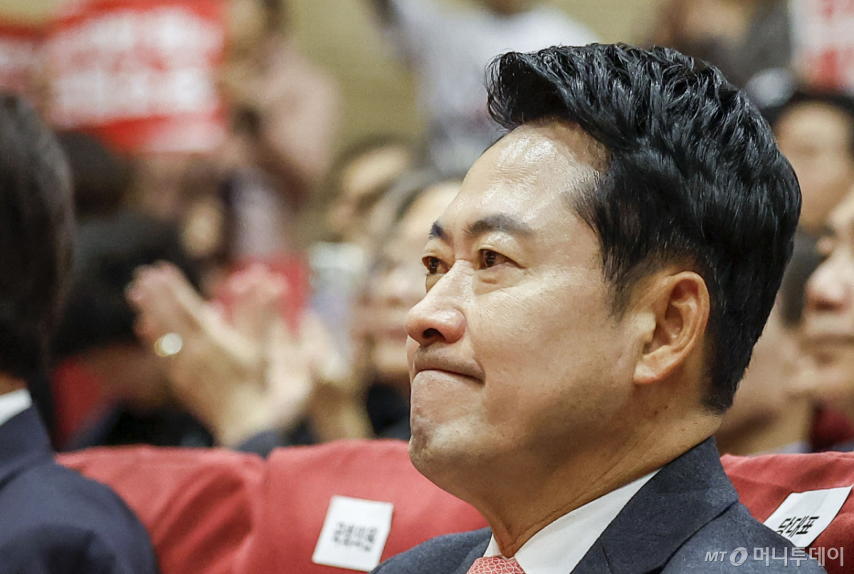 [서울=뉴시스] 정병혁 기자 = 장동혁 국민의힘 대표가 23일 서울 여의도 국회에서 열린 주진우 의원 등 주최 '입틀막법 총력투쟁 결의대회'에서 주진우 의원의 발언을 듣고 있다. 2026.10.23. jhope@newsis.com /사진=정병혁