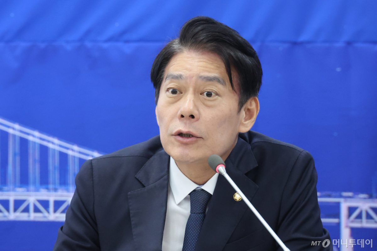 (부산=뉴스1) 신웅수 기자 = 한민수 더불어민주당 최고위원이 19일 부산 동구 민주당 부산시당에서 열린 현장 최고위원회의에서 발언하고 있다. 2026.8.19/뉴스1 Copyright © 뉴스1. All rights reserved. 무단 전재 및 재배포, AI학습 이용 금지. /사진=(부산=뉴스1) 신웅수 기자