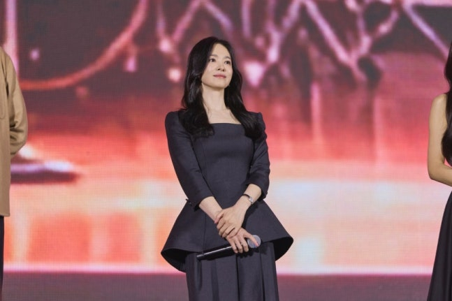 Actress Song Hye-kyo recently announced her new start with a new agency, and she appeared before the public alongside fellow actor Gong Yoo, heightening anticipation for their upcoming project. /Photo=Netflix Korea SNS