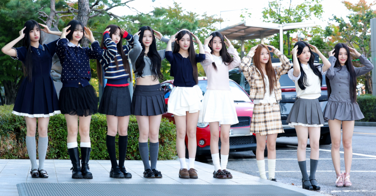 A2O LITE(에이투오 라이트) 라다(왼쪽부터)와 보라, 시리, 영, 오아, 아윤, 아이찡, 메르시, 히메키가 FM4U '정오의 희망곡 김신영입니다' 생방송 출연을 위해 지난 21일 서울 마포구 상암 MBC에 도착해 인사를 하고 있다/사진=뉴스1