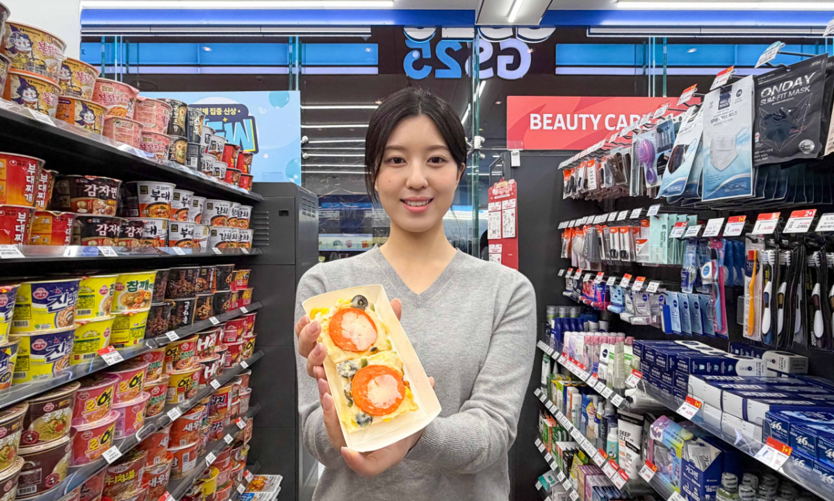 GS25 will sell "Seolbing Pizza Seolgi" at all its nationwide stores on the 5th of next month. /Photo=Provided by GS Retail.