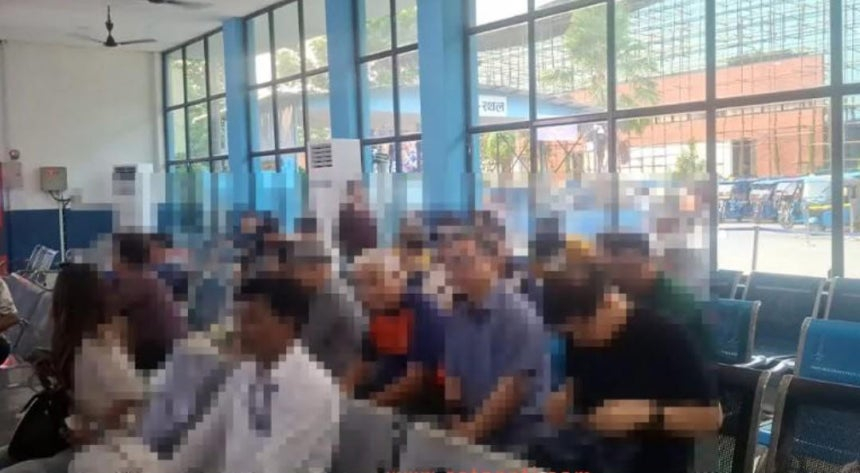 네팔 경찰에 체포된 한국인들의 모습./사진=현지언론 라토파티