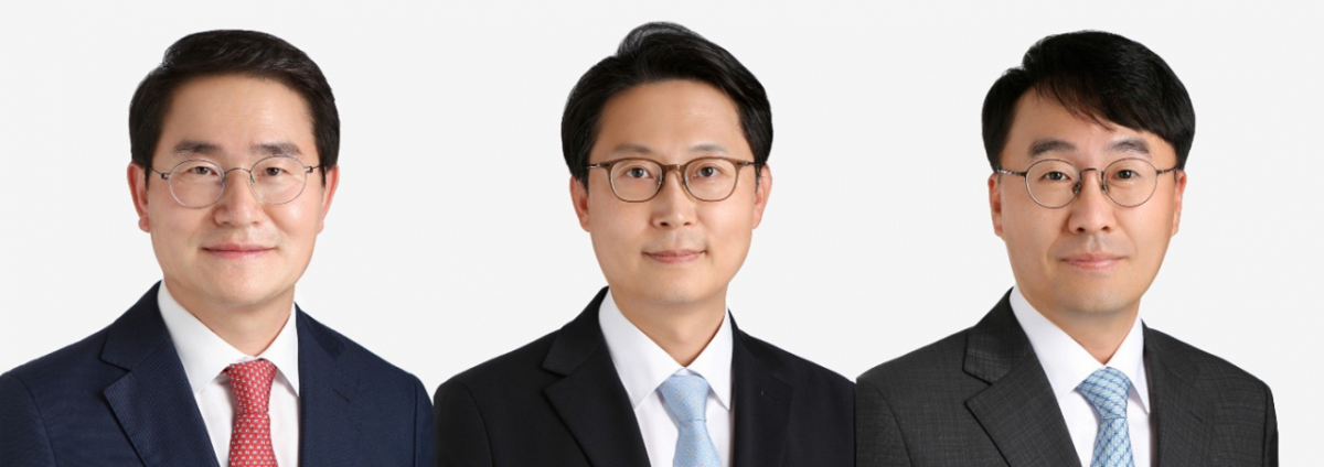 왼쪽부터 이명수 대표변호사, 강영호·시진국 경영전담변호사./사진제공=법무법인 화우
