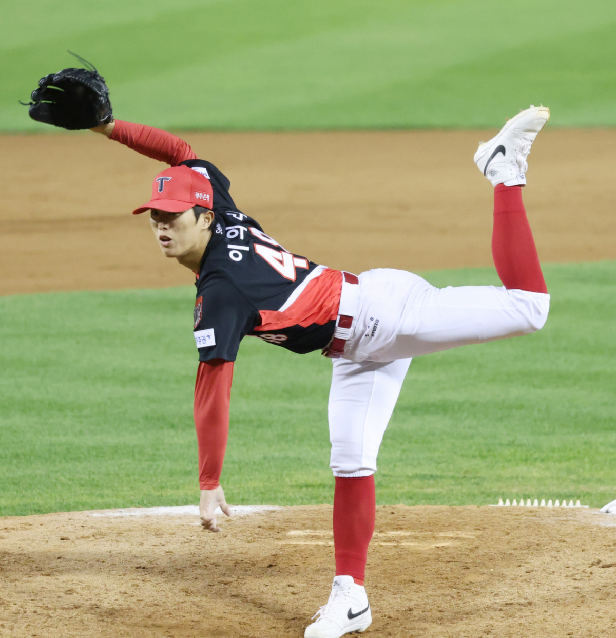 KIA 타이거즈 이의리가 9월 20일 2026 KBO 포스트시즌 준플레이오프(준PO) 3차전 LG 트윈스전에서 역투하고 있다. /사진=김진경 대기자