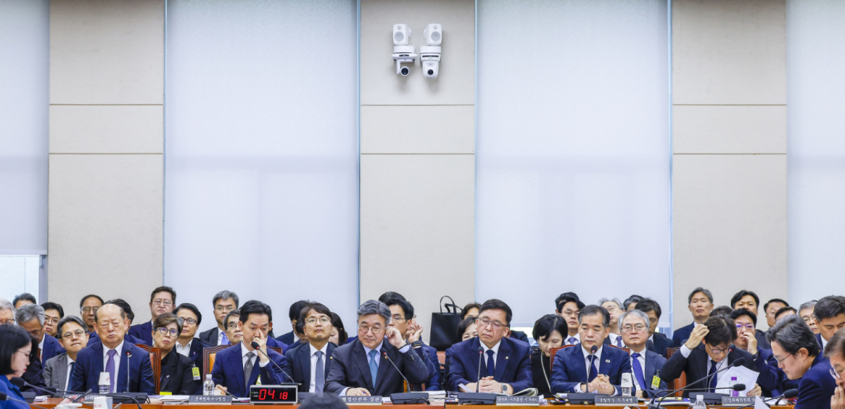 26일 서울 여의도 국회에서 열린 행정안전위원회 종합감사에 윤호중 행정안전부 장관 등 피감기관 증인들이 자리에 앉아 있다. /사진=뉴시스