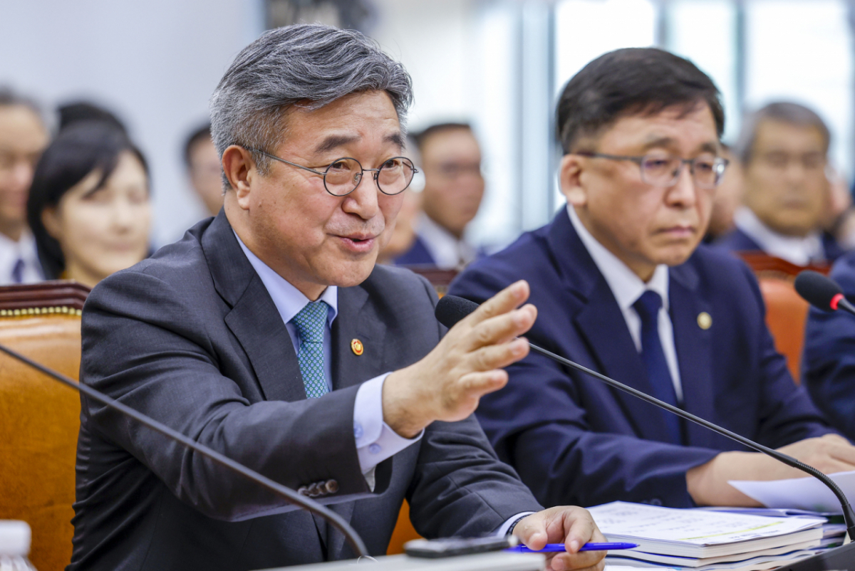 윤호중 행정안전부 장관이 26일 서울 여의도 국회에서 열린 행정안전위원회 종합감사에서 질문에 답하고 있다. /사진=뉴시스