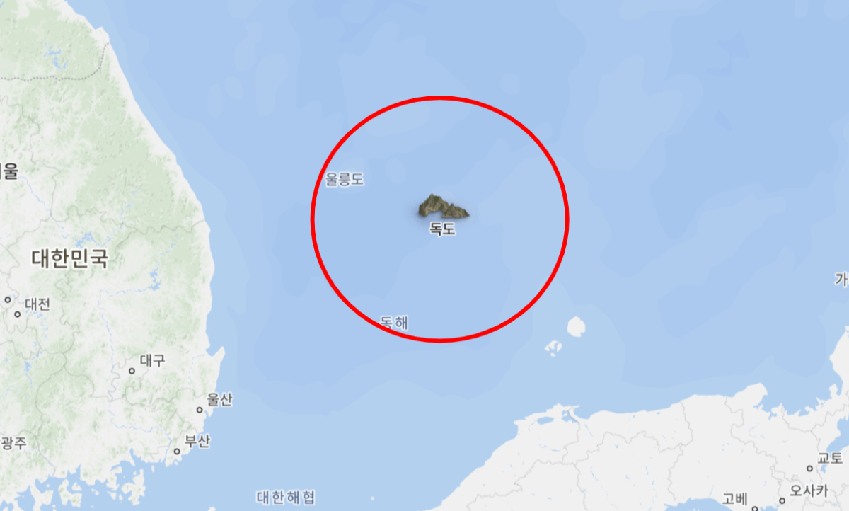 일본 열도 옆 동해상에 독도가 실제보다 훨씬 크게 표시된 '네이버 지도'가 온라인에서 화제를 모으고 있다./사진=네이버 지도 화면 갈무리.