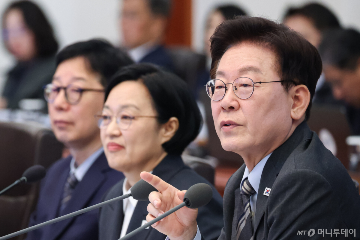 (서울=뉴스1) 이재명 기자 = 이재명 대통령이 27일 청와대에서 열린 국무회의에서 발언을 하고 있다. (청와대통신사진기자단) 2026.10.27/뉴스1 Copyright © 뉴스1. All rights reserved. 무단 전재 및 재배포, AI학습 이용 금지. /사진=(서울=뉴스1) 이재명 기자