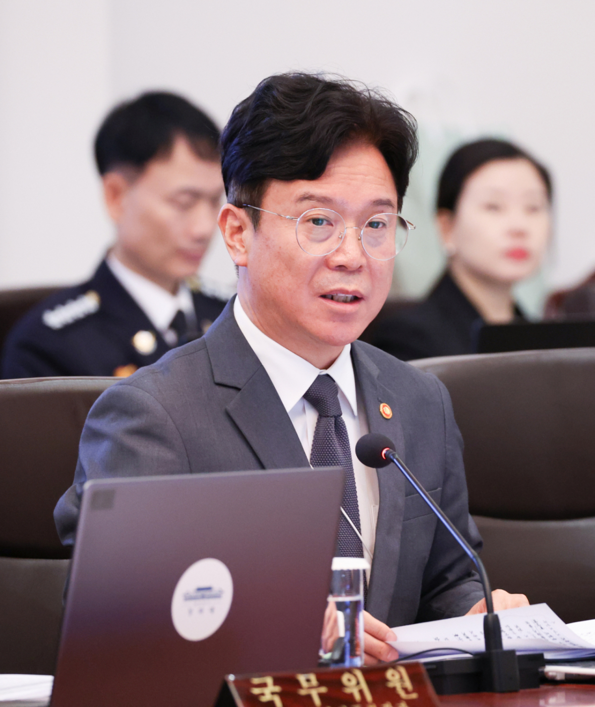 김영훈 고용노동부 장관이 20일 청와대에서 열린 국무회의에서 재해조사대상 사망사고 통계를 보고하고 있다. (청와대통신사진기자단) 2026.10.20/뉴스1 Copyright © 뉴스1. All rights reserved. 무단 전재 및 재배포, AI학습 이용 금지. /사진=(서울=뉴스1)