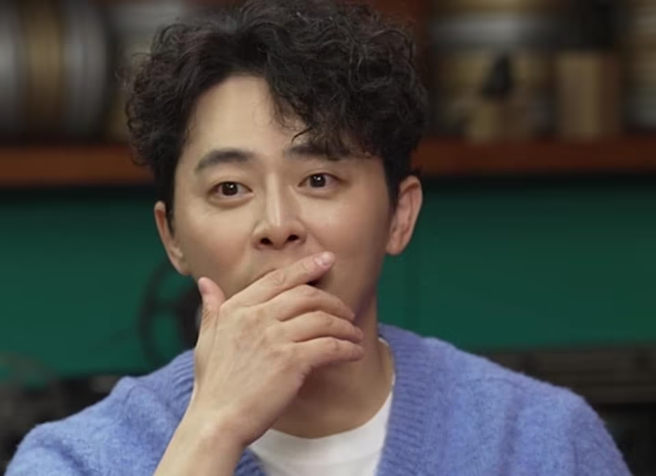 배우 조정석이 뮤지컬 공연 중 바지가 허벅지까지 내려가는 아찔한 노출 사고를 겪은 사연을 공개한다. /사진=SBS '거장항준'