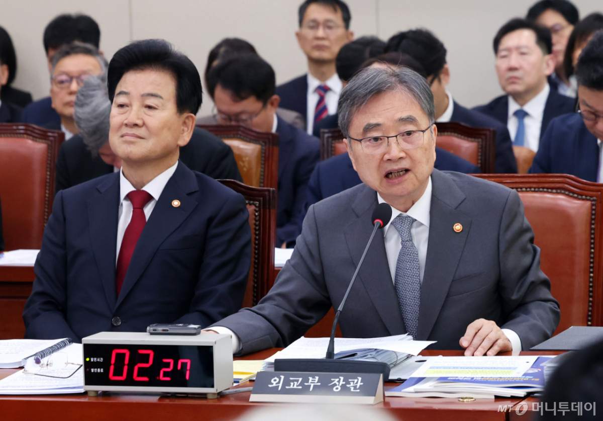 (서울=뉴스1) 황기선 기자 = 조현 외교부 장관이 27일 서울 여의도 외교통일위원회에서 열린 외교부 등에 대한 국정감사 종합감사에서 의원 질의에 답하고 있다. 2026.10.27/뉴스1 Copyright © 뉴스1. All rights reserved. 무단 전재 및 재배포, AI학습 이용 금지. /사진=(서울=뉴스1) 황기선 기자