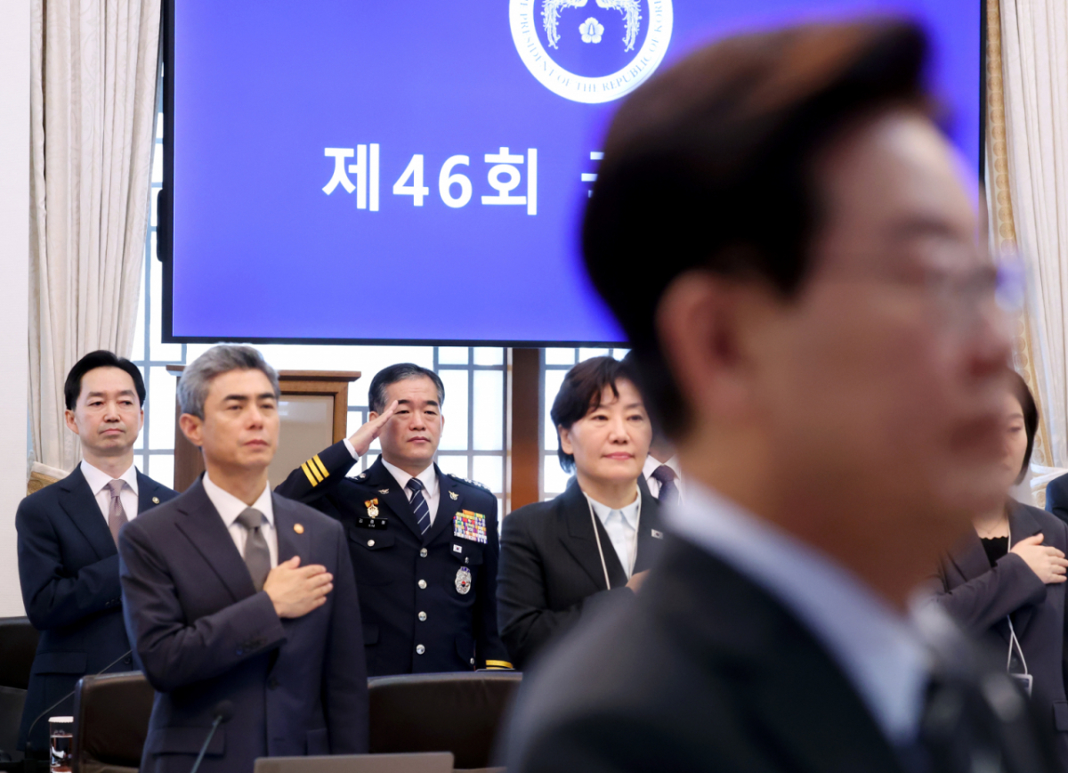 김지용 중대범죄수사청장이 27일 청와대에서 열린 국무회의에서 국민의례를 하고 있다. /사진=청와대통신사진기자단