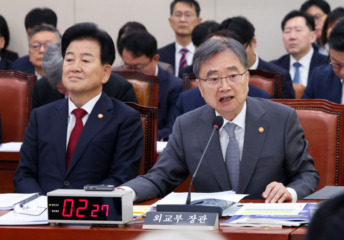 조현 외교부 장관이 27일 서울 여의도 외교통일위원회에서 열린 외교부 등에 대한 종합국정감사에서 의원의 질의에 답하고 있다. /사진=뉴스1