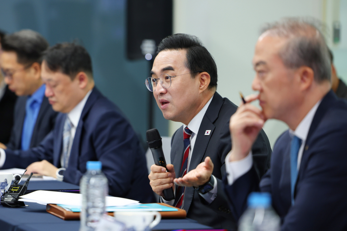 박홍근 기획예산처 장관이 28일 전북 전주시 덕진구 전북대학교 피지컬 AI 실증랩에서 열린 피지컬 AI 현장 간담회에서 모두발언을 하고 있다./사진제공=기획처