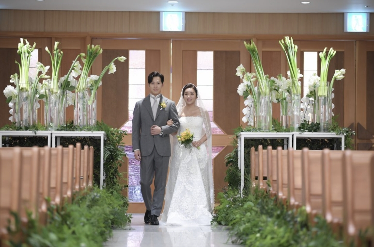 배우 이완(42·본명 김형수)과 아내인 프로 골퍼 이보미(38)가 부모가 된다/사진=이보미 SNS 갈무리