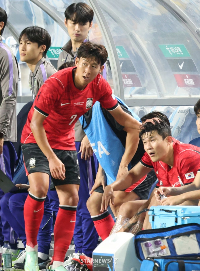 손흥민(왼쪽)과 김민재. /사진=김진경 대기자.