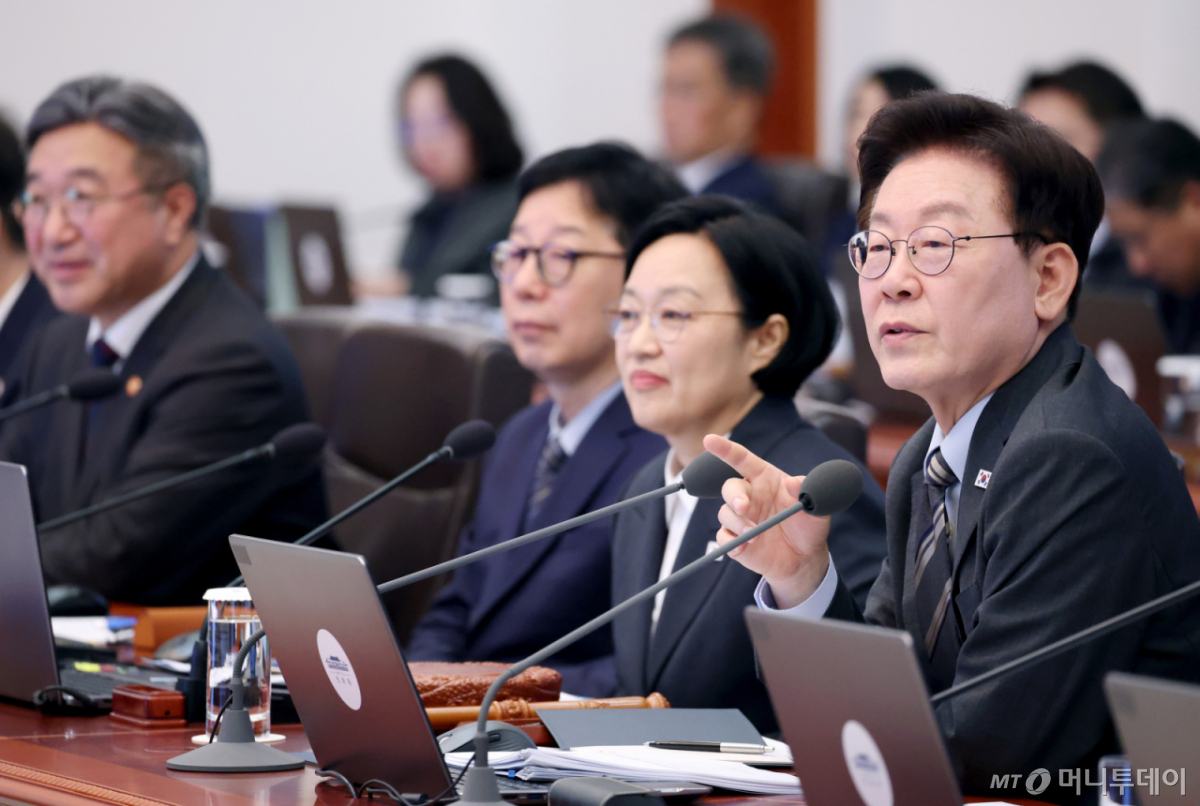 [서울=뉴시스] 조성봉 기자 = 이재명 대통령이 27일 청와대에서 열린 국무회의에서 발언하고 있다. 2026.10.27. suncho21@newsis.com /사진=조성봉