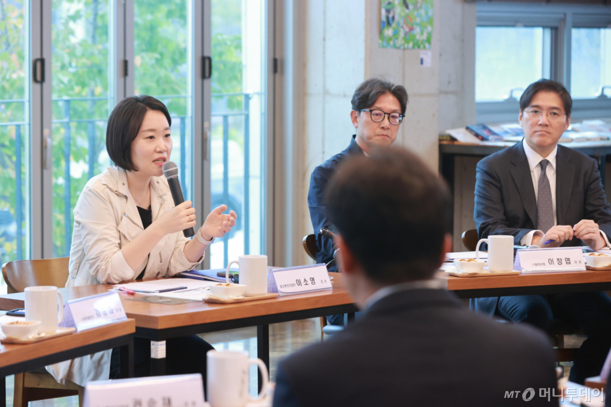 이소영 중소벤처기업부 장관이 15일 충남 천안시 엘케이캠에서 열린 '3대 메가프로젝트의 미래 핵심 주역 점프업 프로그램 참여기업 간담회'에서 인사말을 하고 있다. 기사내용과 무관./사진=뉴시스.