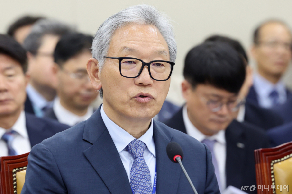 이상중 한국인터넷진흥원장이 15일 서울 여의도 국회 과학기술정보방송통신위원회에서 열린 정보통신산업진흥원 등에 대한 국정감사에서 의원 질의에 답하고 있다./사진=뉴스1