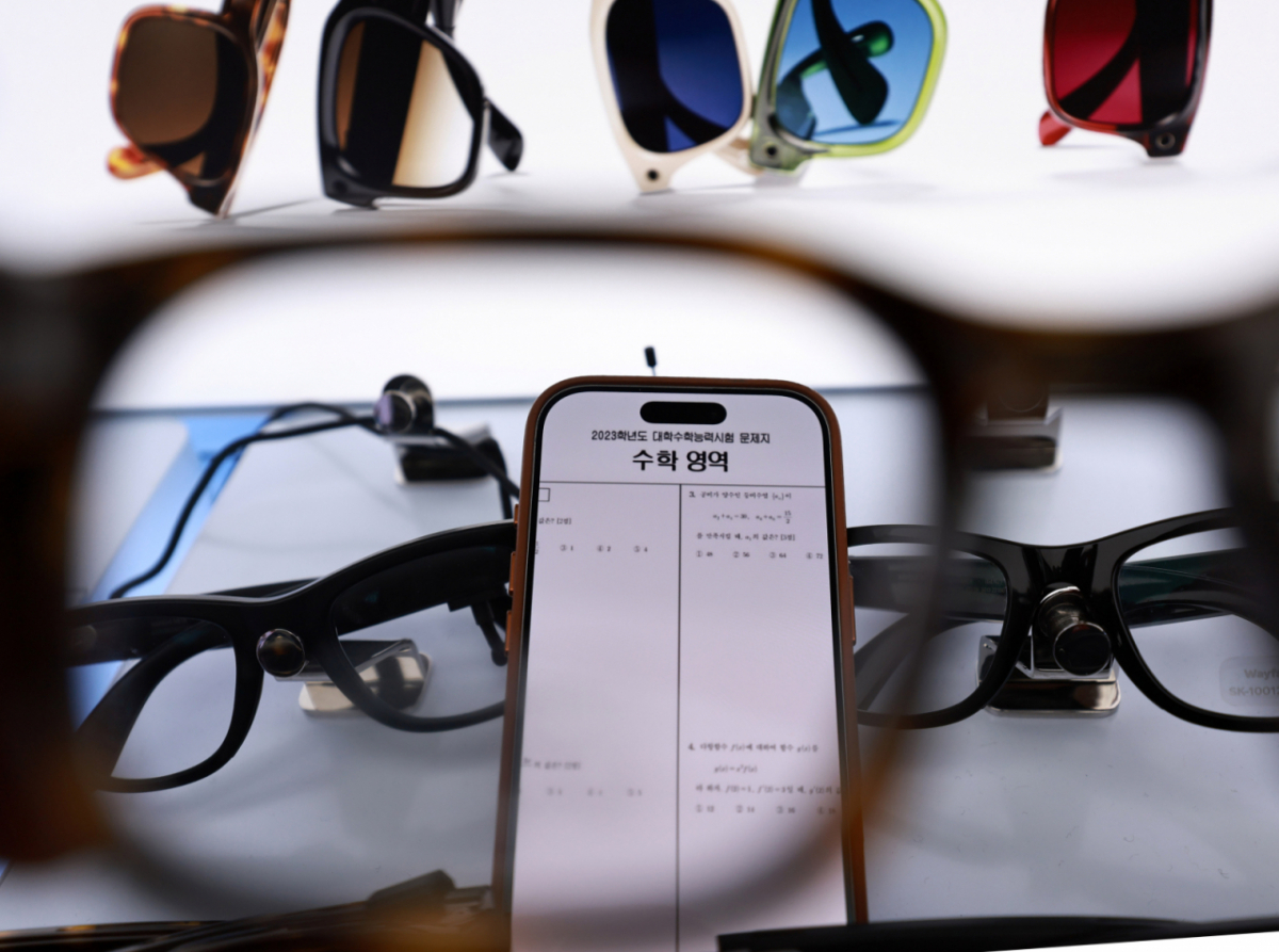 교육부가 인공지능(AI) 스마트 안경을 이용한 대입 부정행위를 막기 위해 수능과 대학별 고사 감독 강화에 나섰다./사진=뉴스1.